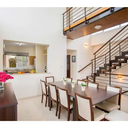Daria - Four Bedroom With Private Swimming Pool Villa Pegeia
