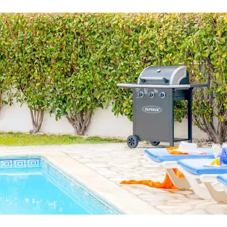 Daria - Four Bedroom With Private Swimming Pool *